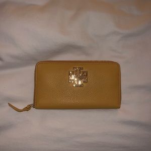 Tory Burch Britten Zip around Continental Wallet